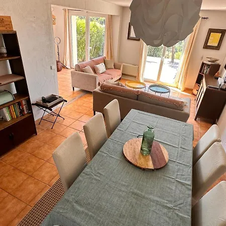 Appt 87m2 - 3 Etoiles - Parking - Wifi - Clim - Piscine Holiday home